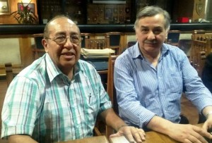  El secretario de APTUR, Alfredo Villarroel Estrada, junto al nuevo presidente de la Asociación de Periodistas de Turismo, Antonio Faundes Merino.