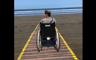 Primera pasarela retráctil para turismo inclusivo inauguran en Pichilemu