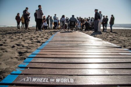 Pasarela retráctil en la playa Matanzas