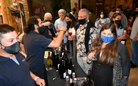 La actividad, que contó con gran asistencia de público, reunió a 18 viñas del Valle del Maule.