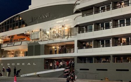 Al Puerto de Talcahuano arribó el crucero Le Boreal, de la empresa francesa Ponant, con 107 pasajeros extranjeros, primero tras dos años de pandemia.