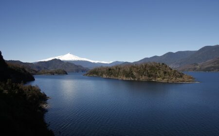 Lago Panguipulli y Volcán Mocho Choshuenco