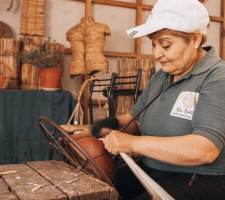 Artesanía en totora, en San Vicente Tagua Tagua