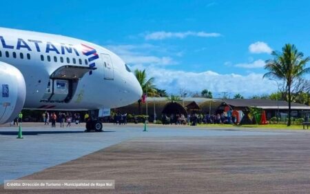  230 turistas arriban a Rapa Nui