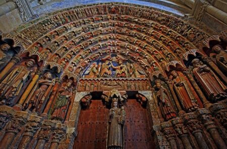 Colegiata de Santa María la Mayor. Portada de la Majestad. 