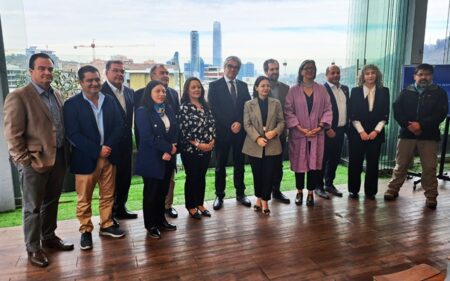 Autoridades y directivos del sector turismo en la presentación de la ley 