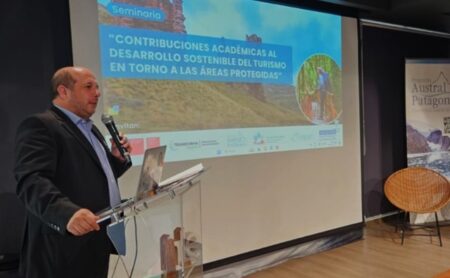 Seminario “Contribuciones académicas al desarrollo sostenible del turismo en torno a áreas protegidas”