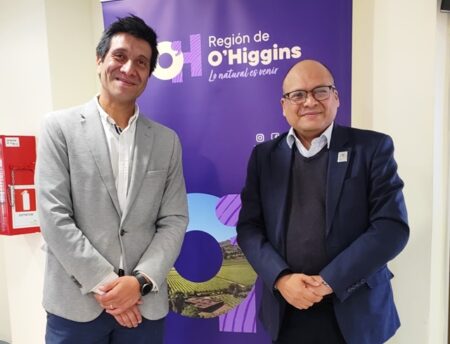 Carlos Escobar, director regional de Sernatur O'Higgins, junto al rector de Santo Tomás sede Rancagua, Manuel Olmos. Carlos Escobar, director regional de Sernatur O'Higgins, junto al rector de Santo Tomás sede Rancagua, Manuel Olmos.
