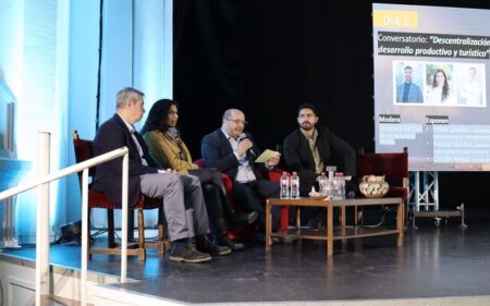 Conversatorio “Descentralización del desarrollo productivo y turístico”