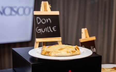 Mejor Empanada de Pino Gran Santiago: Don Guille Mejor Empanada de Pino Gran Santiago: Don Guille