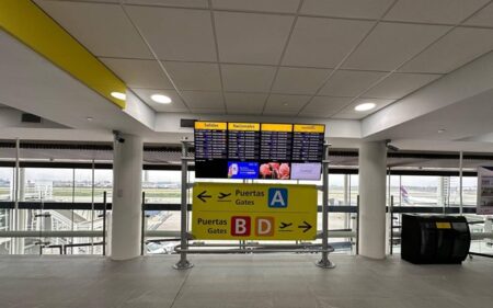 Terminal Nacional del Aeropuerto de Santiago Terminal Nacional del Aeropuerto de Santiago