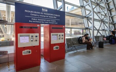 Tótems de autoservicio para la compra y recarga de tarjetas Bip!
