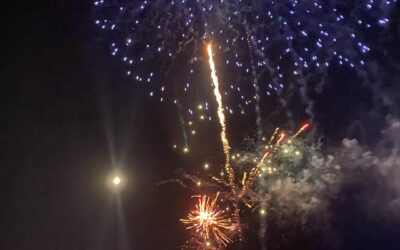 Más de 15 mil personas dieron bienvenida al 2026 en Playa Grande de Pucón