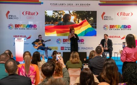 FITUR LGBT+