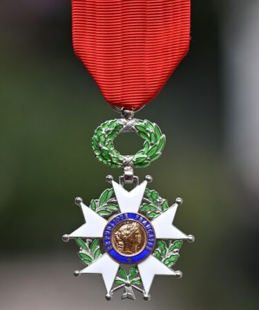 Caballero de la Orden Nacional de la Legión de Honor Caballero de la Orden Nacional de la Legión de Honor