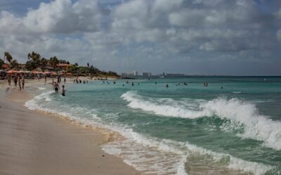 Aruba refuerza apuesta por Chile: más vuelos, playas top y turismo todo el año