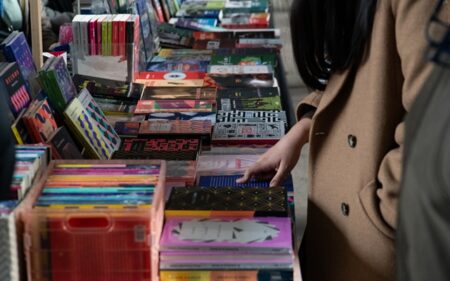 Lluvia de libros ©Hisashi Tanida Lluvia de libros ©Hisashi Tanida