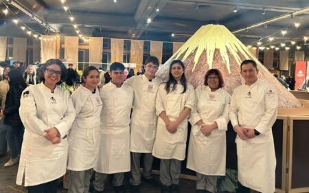 Alumnos del Liceo Bicentenario de Hotelería y Turismo