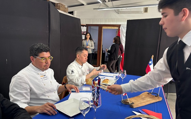 Con cata a ciegas, Pucón inició original Concurso de la Mejor Empanada 2026