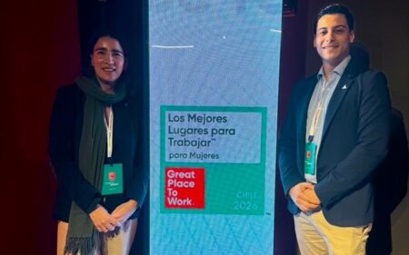 María Angélica Concha Aburto, de Business Partner Personas & Cultura y Nicolas Zamorano, gerente de Personas & Cultura María Angélica Concha Aburto, de Business Partner Personas & Cultura y Nicolas Zamorano, gerente de Personas & Cultura