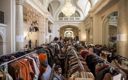 Venta de vestuario en Teatro Municipal de Santiago